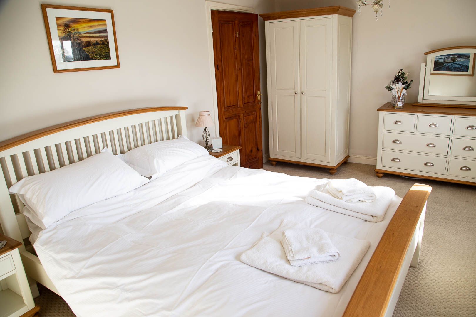 Brimstock Cottage - Main Bedroom